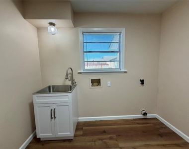 703 W 4th Street - Photo Thumbnail 7