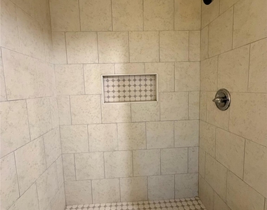 703 W 4th Street - Photo Thumbnail 12