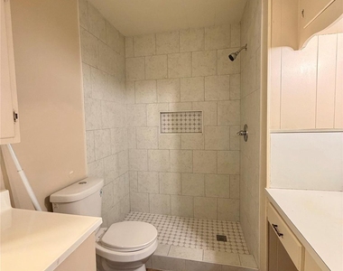 703 W 4th Street - Photo Thumbnail 14