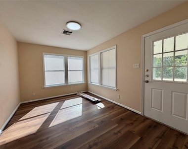 703 W 4th Street - Photo Thumbnail 6