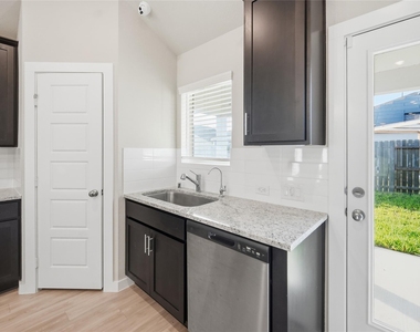 3410 Spanish Oak Lane - Photo Thumbnail 17