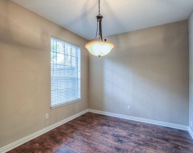 130 Willowwood Circle - Photo Thumbnail 10