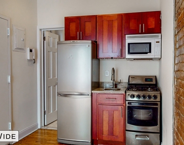 415 East 78th Street - Photo Thumbnail 2