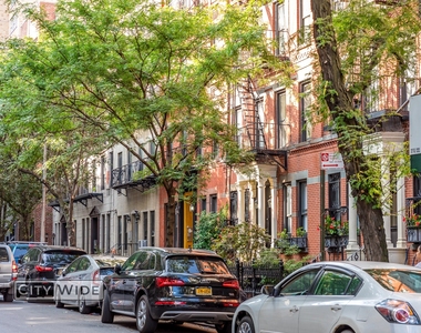 415 East 78th Street - Photo Thumbnail 6