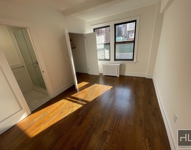West 68 Street - Photo Thumbnail 7