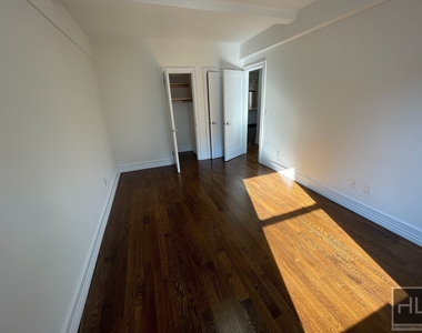 West 68 Street - Photo Thumbnail 5