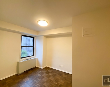 East 63 Street - Photo Thumbnail 2