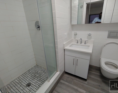 East 57th Street - Photo Thumbnail 14