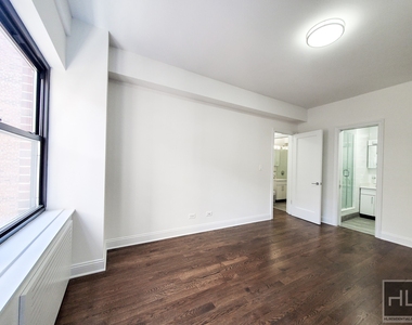 East 57th Street - Photo Thumbnail 2