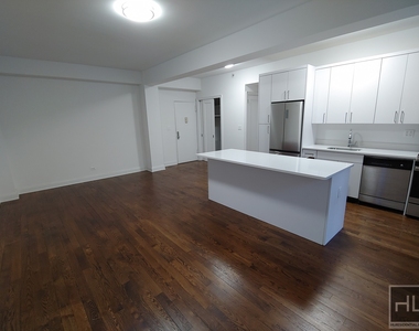 East 57th Street - Photo Thumbnail 4