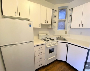 East 81 Street - Photo Thumbnail 1