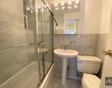 East 81 Street - Photo Thumbnail 2