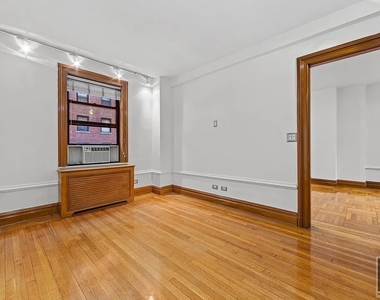 West 58th Street - Photo Thumbnail 3