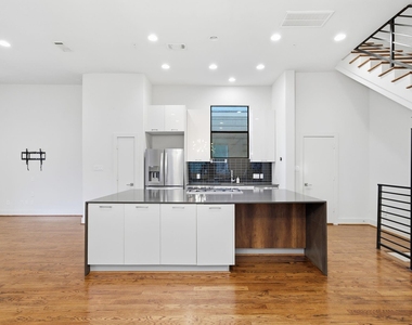 1215 Summer Street - Photo Thumbnail 3