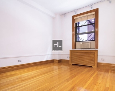 West 58th Street - Photo Thumbnail 2