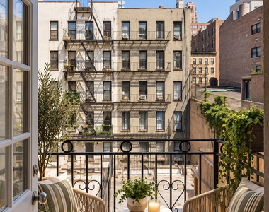 West 53 Street - Photo Thumbnail 4