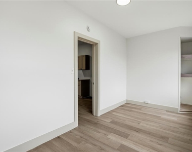 521 Front Street - Photo Thumbnail 8