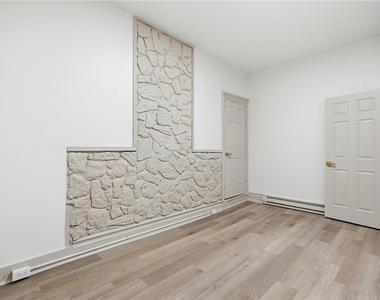 521 Front Street - Photo Thumbnail 12