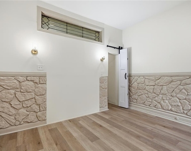 521 Front Street - Photo Thumbnail 10
