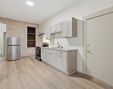 521 Front Street - Photo Thumbnail 1
