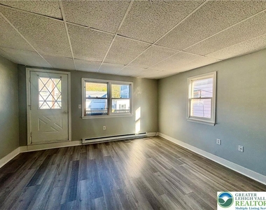 210 Main Street - Photo Thumbnail 5