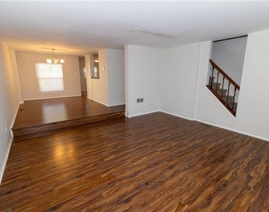 1619 Shenandoah Court - Photo Thumbnail 3
