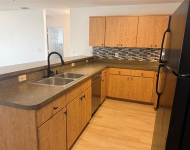 2412 W Fig Street - Photo Thumbnail 5