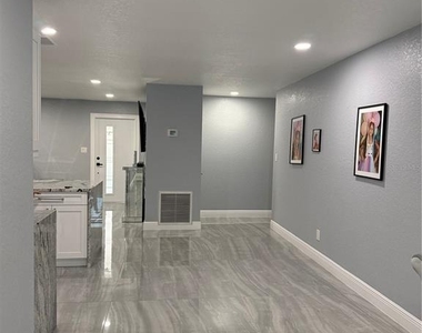 2803 W Powhatan Avenue - Photo Thumbnail 14