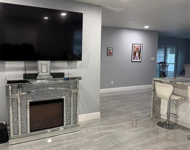 2803 W Powhatan Avenue - Photo Thumbnail 8