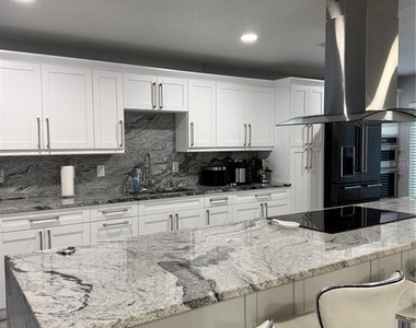 2803 W Powhatan Avenue - Photo Thumbnail 10