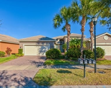 15644 Aurora Lake Circle - Photo Thumbnail 3