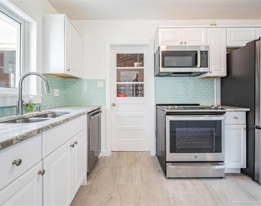 14704 Sunset Drive - Photo Thumbnail 8