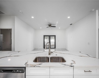 3724 N Whittier Street - Photo Thumbnail 8