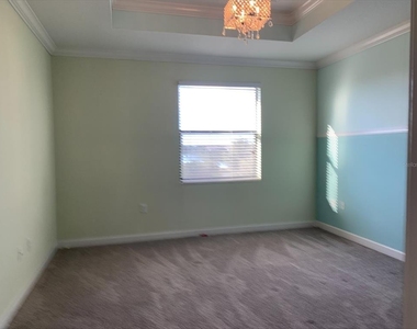 8525 Zoeller Hills Drive - Photo Thumbnail 11