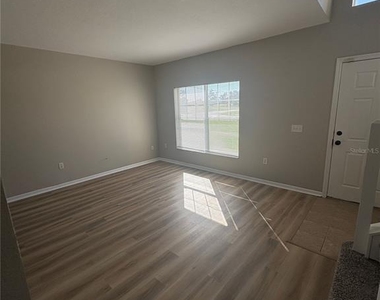 303 Churchill Court - Photo Thumbnail 3