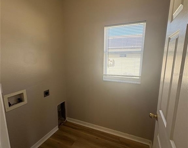 303 Churchill Court - Photo Thumbnail 17