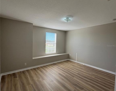 303 Churchill Court - Photo Thumbnail 37