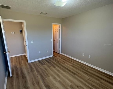 303 Churchill Court - Photo Thumbnail 43
