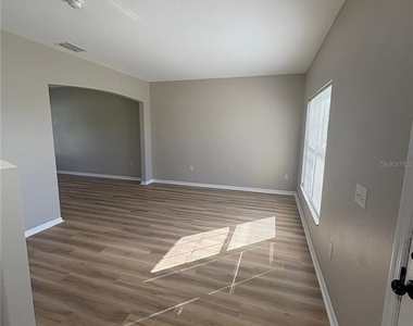 303 Churchill Court - Photo Thumbnail 10