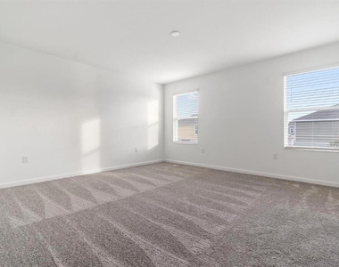 1028 Holden Way - Photo Thumbnail 12