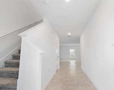 1028 Holden Way - Photo Thumbnail 1