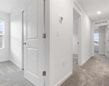 1028 Holden Way - Photo Thumbnail 10