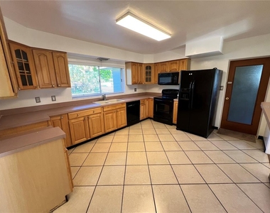 1881 15th Street Nw - Photo Thumbnail 6