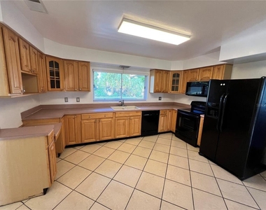 1881 15th Street Nw - Photo Thumbnail 7