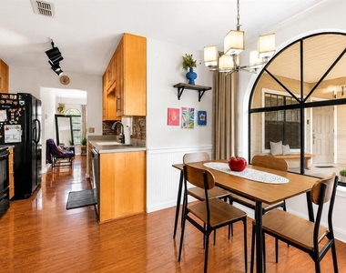 10135 Chesham Drive - Photo Thumbnail 11