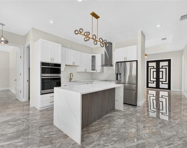 1905 W Burke Street - Photo Thumbnail 21