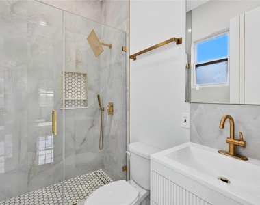 1905 W Burke Street - Photo Thumbnail 12