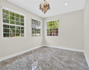 1905 W Burke Street - Photo Thumbnail 23