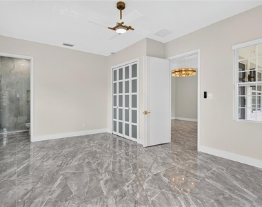 1905 W Burke Street - Photo Thumbnail 10