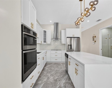 1905 W Burke Street - Photo Thumbnail 22